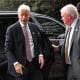 El presidente y director ejecutivo (CEO) de JPMorgan Chase & Co., Jamie Dimon (i), llega a una gala en el Teatro Colón este 23 de octubre de 2025, en Buenos Aires (Argentina). EFE/ STR