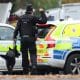 Policías con perros trabajan en la zona de Manchester donde se produjo el atentado ante una sinagoga. EFE/EPA/ADAM VAUGHAN