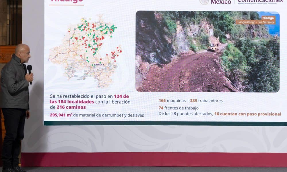 Fotografía cedida por la presidencia de México que muestra al Secretario de Infraestructura Comunicaciones y Transportes, Jesús Esteva, hablando durante una rueda de prensa este viernes, en el Palacio Nacional de Ciudad de México (México). EFE/ Presidencia de México /SOLO USO EDITORIAL/ NO VENTAS/ SOLO DISPONIBLE PARA ILUSTRAR LA NOTICIA QUE ACOMPAÑA (CRÉDITO OBLIGATORIO)