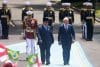 JAKARTA (Indonesia), 23/10/2025.- Brazilian President Luiz Inacio Lula da Silva (C-R) accompanied by Indonesian President Prabowo Subianto (C-L) inspect the honor guard at the Presidential Palace in Jakarta, Indonesia, 23 October 2025. Brazilian President Luiz Inacio Lula da Silva visits Indonesia to discuss bilateral ties. (Brasil) EFE/EPA/ADI WEDA