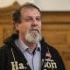 Juraj Cintula, el hombre acusado de disparar al primer ministro eslovaco, en el Tribunal Penal Especializado en Banska Bystrica, Eslovaquia. EFE/EPA/JAKUB GAVLAK
 
//////////
 
Bratislava (Slovakia (Slovak Republic)), 21/10/2025.- Juraj Cintula, the man accused of shooting the Slovak prime minister, waits to be escorted by police after the main trial over the assassination attempt at the Specialized Criminal Court in Banska Bystrica, Slovakia, 21 October 2025. The Specialized Criminal Court found Cintula guilty of terrorism after he allegedly shot Slovak Prime Minister Robert Fico following a government meeting on 15 May 2024, and sentenced him to 21 years in prison. (Terrorismo, Eslovaquia) EFE/EPA/JAKUB GAVLAK