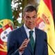 El presidente del Gobierno de España, Pedro Sánchez, habla en una rueda de prensa conjunta durante la cumbre de líderes MED9 en el Kempinski Palace, en Portoroz, Eslovenia, 20 de octubre de 2025. Eslovenia acoge a los líderes de MED9, que se reúnen con el presidente de la Comisión Europea para discutir la competitividad europea y la situación en Oriente Medio. (Eslovenia, España) EFE/EPA/ANTONIO BAT