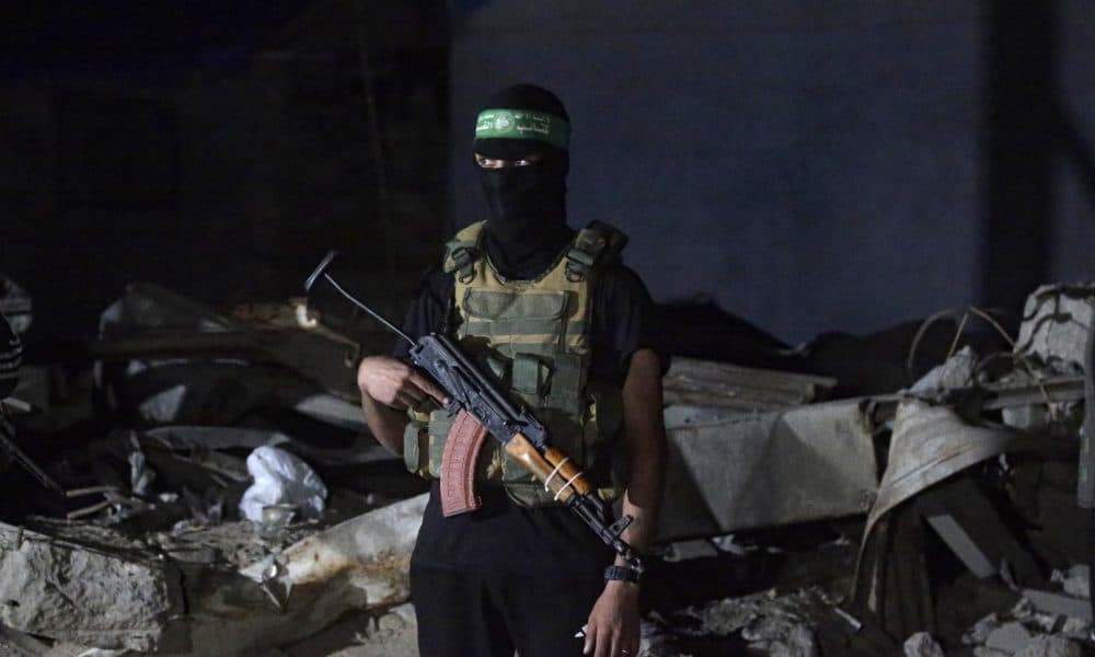 Un militante palestino de las Brigadas Izz ad-Din al-Qassam de Hamás, en una imagen del 15 de octubre de 2025. EFE/EPA/MOHAMMED SABER