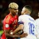 El español Lamine Yamal (I) y el francés Kylian Mbappe. EFE/EPA/RONALD WITTEK/Archivo