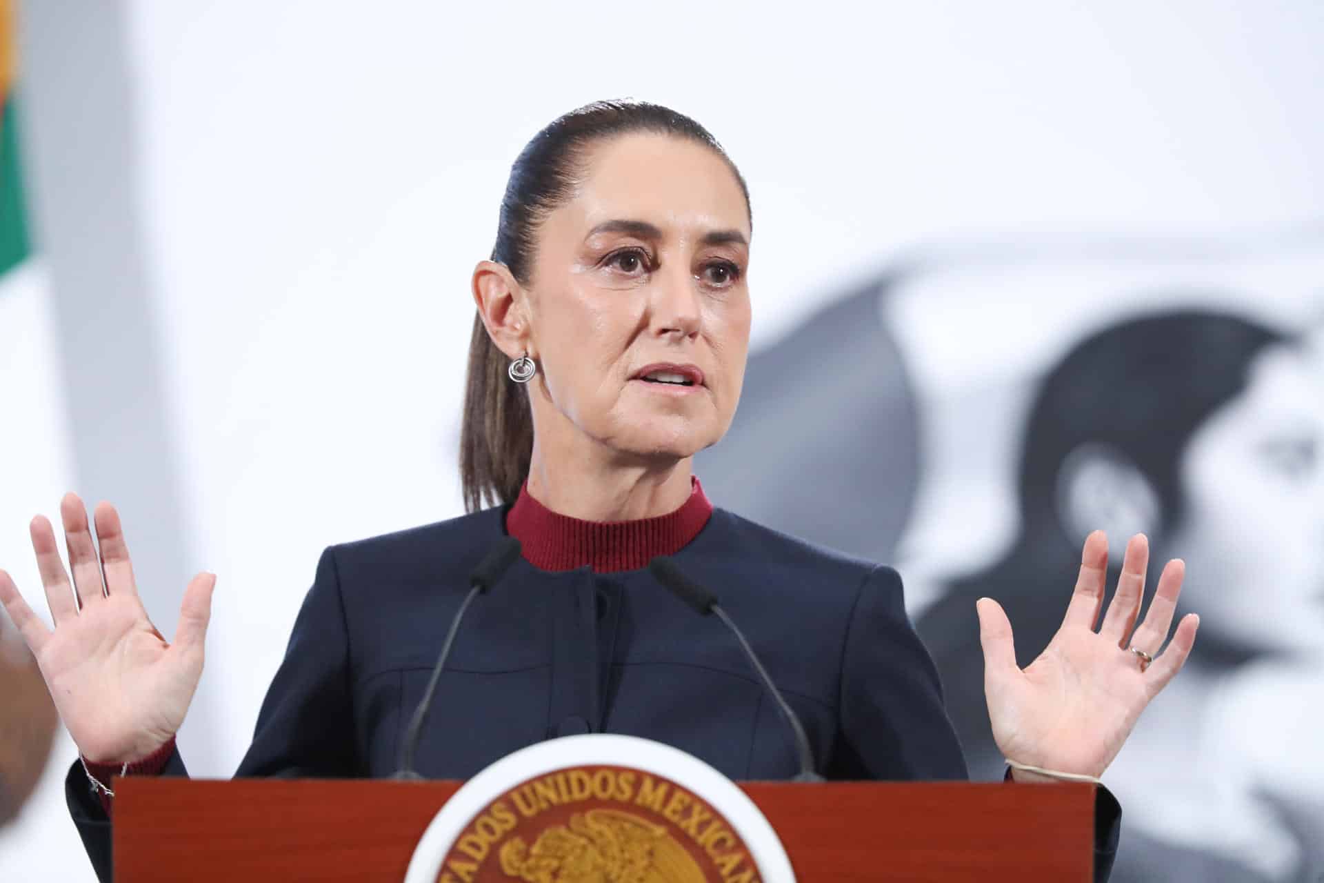La presidenta de México, Claudia Sheinbaum, habla durante su conferencia de prensa este jueves, en el Palacio Nacional, en Ciudad de México (México). EFE/Mario Guzmán
