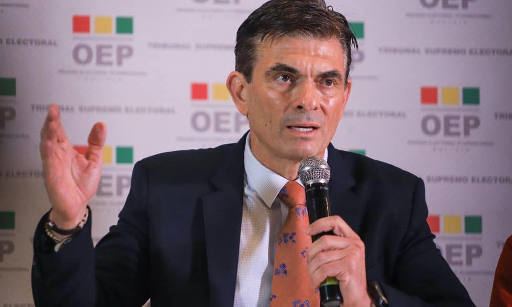 El candidato presidencial Rodrigo Paz del Partido Demócrata Cristiano (PDC) habla en una rueda de prensa previo al debate presidencial este domingo, en La Paz (Bolivia). EFE/ Gabriel Marquez