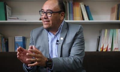 El vocal del Tribunal Supremo Electoral (TSE), Gustavo Ávila, habla durante una entrevista con EFE este miércoles, en La Paz (Bolivia). EFE/Luis Gandarillas