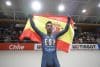 Albert Torres Barceló celebra con la bandera de España al ganar la prueba del ómnium en el Campeonato del Mundo de Ciclismo en Pista, en Santiago (Chile). EFE/Osvaldo Villarroel