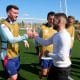 El doble campeón de artes marciales mixtas Ilia Topuria (d) saluda al defensa de la selección nacional de fútbol Aymeric Laporte (i) mientras visita el entrenamiento de la Selección Española de Fútbol en la Ciudad del Fútbol en Las Rozas. EFE/ Ángel Martínez/RFEF SOLO USO EDITORIAL/SOLO DISPONIBLE PARA ILUSTRAR LA NOTICIA QUE ACOMPAÑA (CRÉDITO OBLIGATORIO)