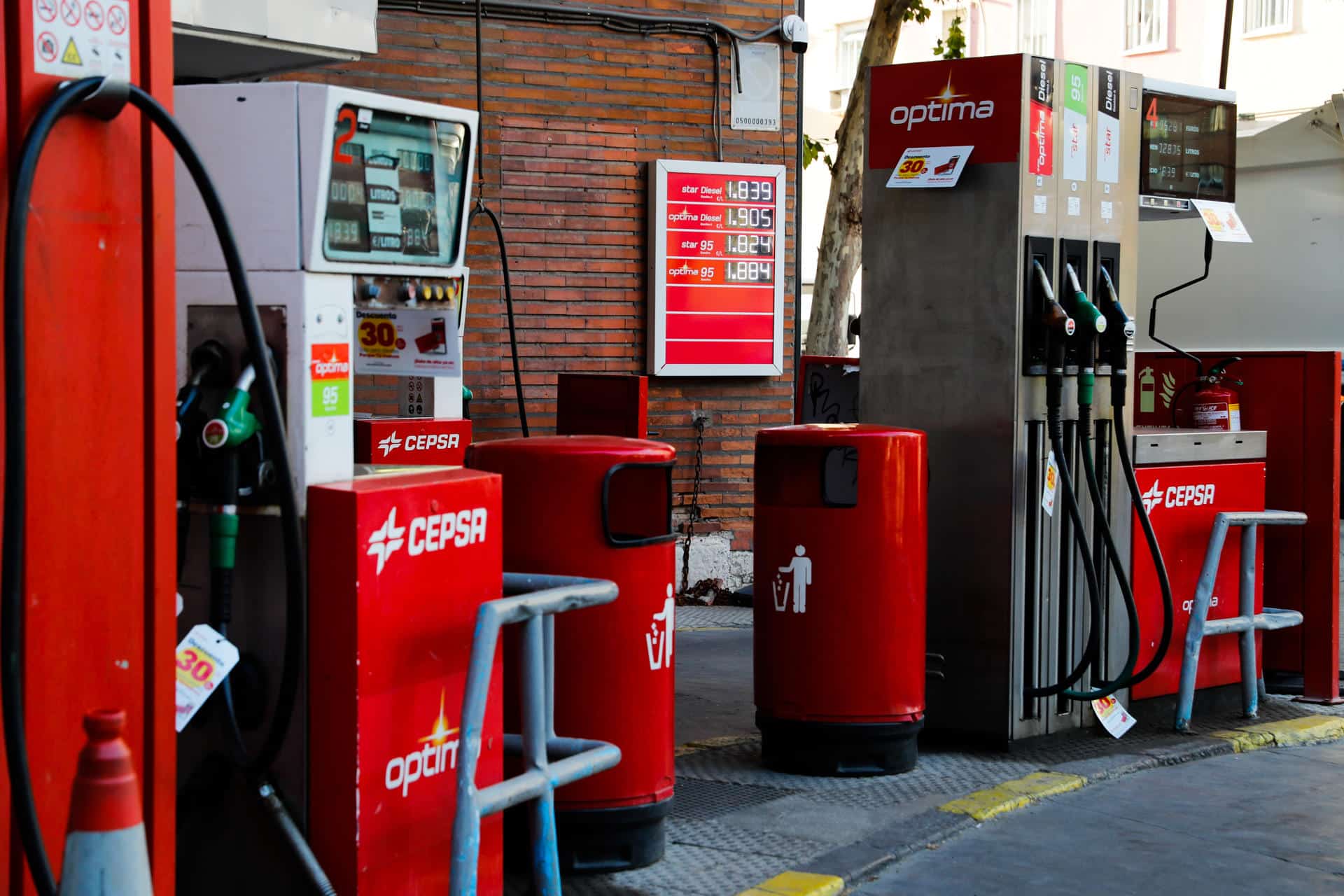 Surtidores de una gasolinera en Madrid. EFE/Luis Millan/Archivo