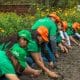 Fotografía del 18 de octubre de 2025 cedida por Iberdrola México que muestra a personas participando en una actividad durante la Semana Internacional del Voluntariado 2025 en Xochimilco (México). EFE/ Iberdrola México /SOLO USO EDITORIAL/NO VENTAS/ SOLO DISPONIBLE PARA ILUSTRAR LA NOTICIA QUE ACOMPAÑA (CRÉDITO OBLIGATORIO)