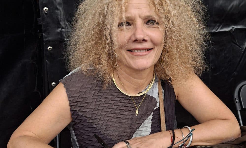 La escritora cubana, Karla Suárez posa durante una entrevista con EFE este sábado, en la Ciudad de México (México). EFE/Gustavo Borges