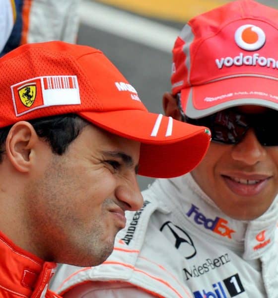 Foto de archivo del 2 de noviembre de 2008, con el británico Lewis Hamilton (d), entonces piloto of McLaren Mercedes, y el brasileño Felipe Massa (i), que pilotaba un Ferrari. EPA/GERO BRELOER