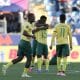 Jugadores de Sudáfrica celebran este domingo el triunfo ante Estados Unidos en el Mundial Sub-20 de Chile en el estadio El Teniente en Rancagua. EFE/Ailen Díaz