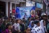 Cientos de personas participan en la peregrinación en memoria del padre Marcelo Pérez a un año de su asesinato este lunes, en el municipio San Andrés Larráinzar (México). EFE/Carlos López