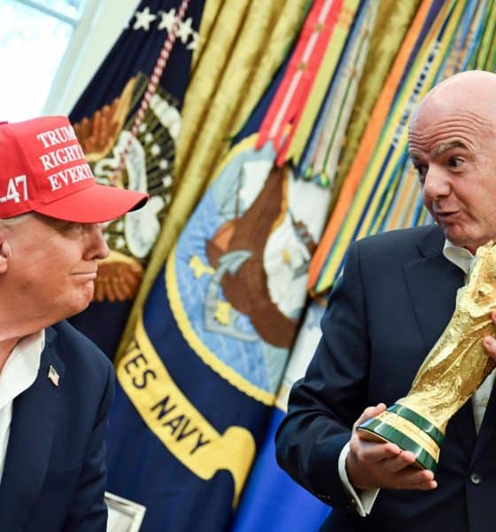 Fotografía de Annabelle Gordon (pool), en la que puede verse en una imagen de archivo del 22 de agosto de 2025 al presidente de Estados Unidos, Donald Trump (i), y de la FIFA, Gianni Infantino (d). EFE