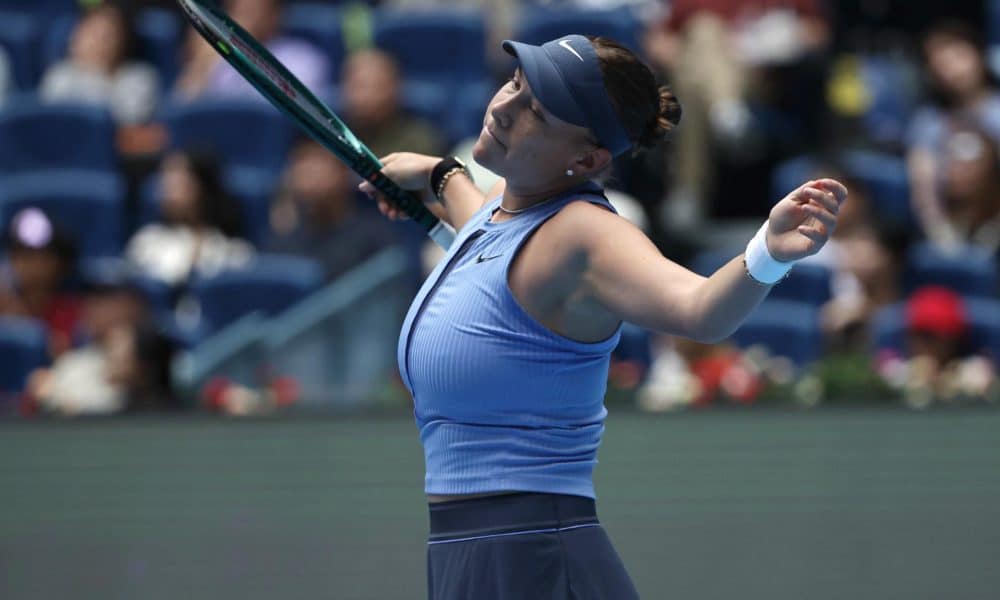 La estadounidense Amanda Anisimova, en un momento de su semifinal ante su compatriota Coco Gauff, en el Abierto de China. EFE/EPA/ANDRES MARTINEZ CASARES