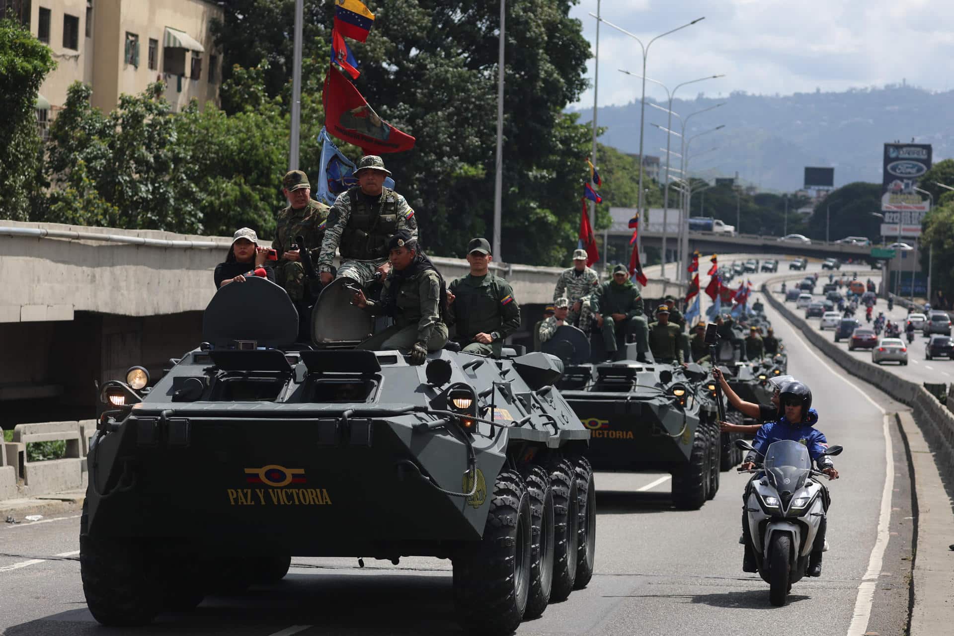 Foto de archivo de integrantes de la Fuerza Armada Nacional Bolivariana (FANB) participan en un ejercicio militar, en Caracas (Venezuela). EFE/ Miguel Gutiérrez