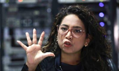 La periodista de investigación Karla Ramírez hablando en una entrevista con EFE, en Lima (Perú). EFE/Paolo Aguilar