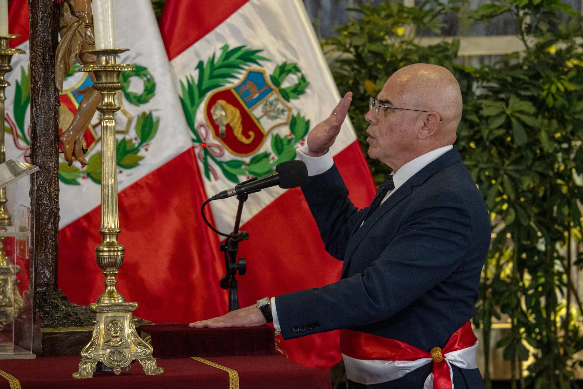 El primer ministro de Perú, Ernesto Álvarez Miranda, fue captado el pasado 14 de octubre al jurar a su cargo, en el Palacio de Gobierno de Lima (Perú). EFE/John Reyes