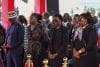 Familiares del fallecido primer ministro keniano Raila Odinga asisten a su funeral de estado en el Estadio Nacional Nyayo en Nairobi, Kenia, el 17 de octubre de 2025. EFE/EPA/DANIEL IRUNGU