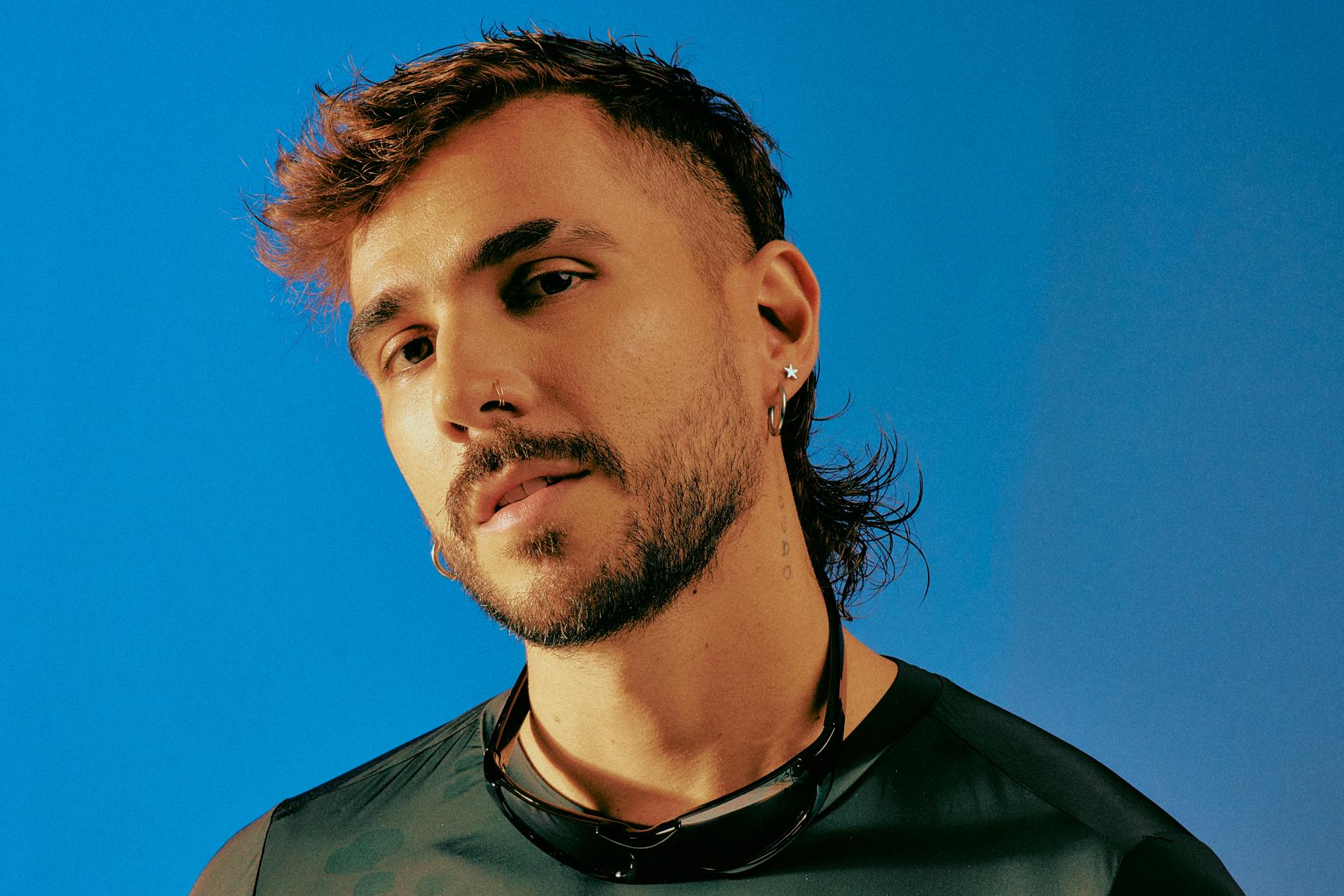 Fotografía cedida por Santa Cruz PR, del cantante colombiano Juan Duque, quien debutará en los Premios Billboard de la Música Latina con una actuación el 23 de octubre, en Miami (EE.UU.). EFE/ Santa Cruz PR