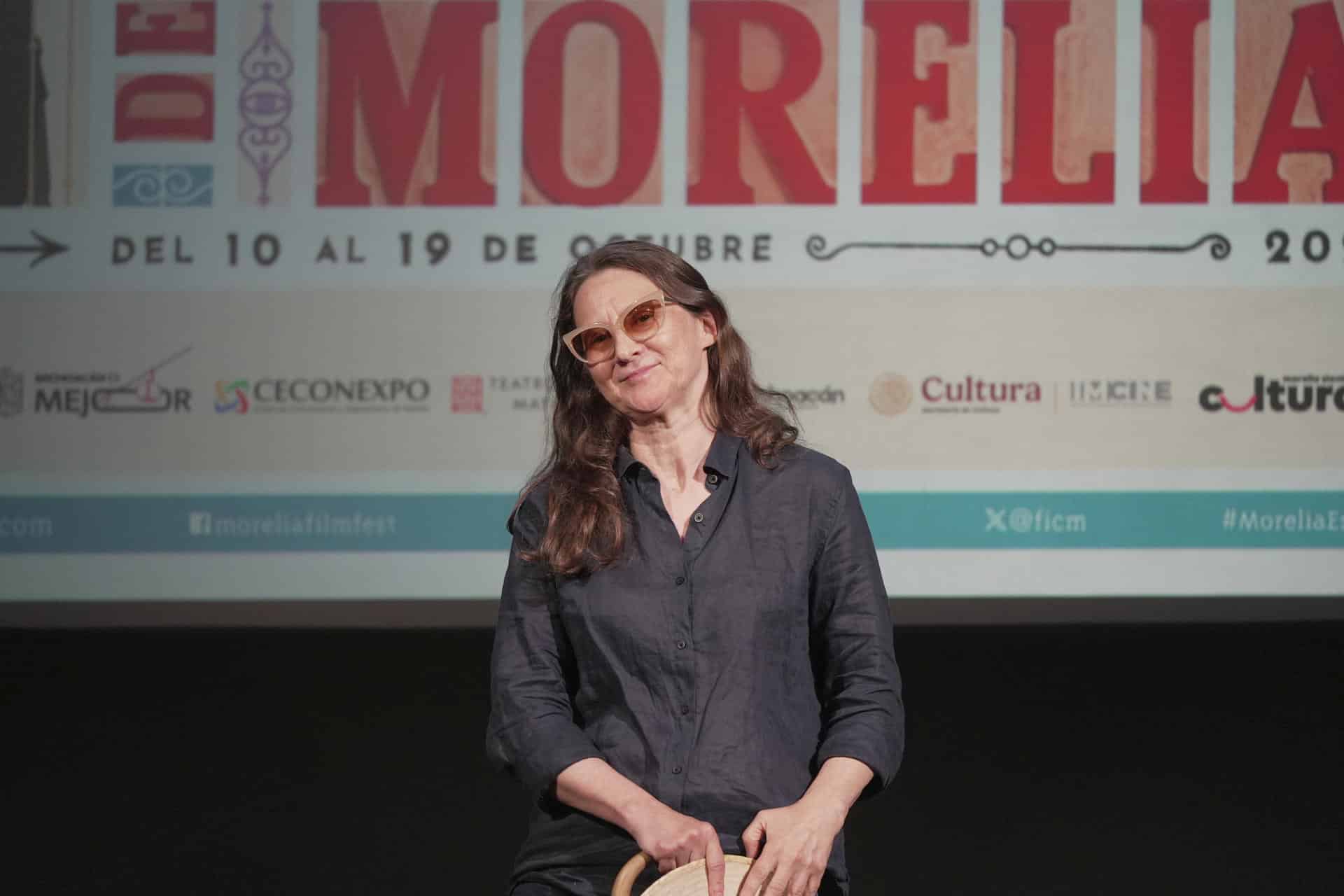 La directora argentina Lucrecia Martel posa durante una rueda de prensa este lunes, en el marco del Festival Internacional de Cine de Morelia (FICM) en Michoacán (México). EFE/Iván Villanueva