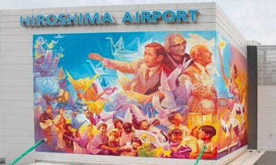 Inauguración del "Mural de la amistad México-Hiroshima: Por un mundo sin armas nucleares' realizado por los artistas mexicanos Adry del Rocío y Carlos Alberto GH dedicado a las víctimas de ataques nucleares y a los Nobel de la Paz de Japón y México, Alfonso García Robles y la organización Nihon Hidankyo, por su contribución a su abolición, en el 80 aniversario de los bombardeos contra las urbes japonesas, este miércoles en el aeropuerto de Hiroshima. EFE/ Comité Ejecutivo del Mural de la Amistad México-Hiroshima/SOLO USO EDITORIAL/SOLO DISPONIBLE PARA ILUSTRAR LA NOTICIA QUE ACOMPAÑA (CRÉDITO OBLIGATORIO)