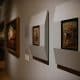 Un hombre camina junto a los dos óleos sobre tabla de Rubens robados hace ahora 40 años del museo de Belas Artes de A Coruña. El reciente asalto al Museo del Louvre en París ha puesto en el foco la vulnerabilidad de las grandes colecciones de arte y obliga a repasar casos como el robo de estas dos obras y su posterior recuperación tras una compleja operación internacional. 
EFE/Cabalar