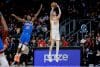 El base de los Atlanta Hawks Vit Krejci (d) en acción contra el base de los Oklahoma City Thunder Cason Wallace (i) durante la primera mitad de un partido de baloncesto de la NBA este 25 de octubre de 2025. EFE/EPA/ERIK S. LESSER SHUTTERSTOCK OUT