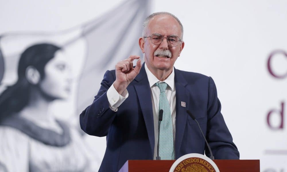 El secretario de Agricultura y Desarrollo Rural, Julio Berdegué, habla durante una rueda de prensa de la presidenta de México Claudia Sheinbaum, en Palacio Nacional de la Ciudad de México (México). Imagen de archivo. EFE/ Isaac Esquivel
