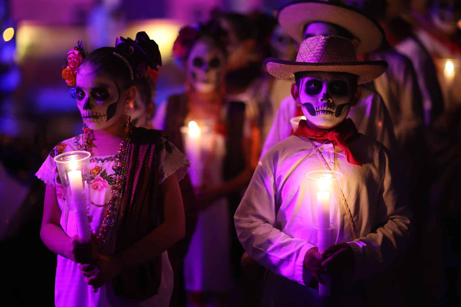 Personas disfrazadas de catrinas participan en el tradicional Paseo de las Ánimas en Mérida (México). Fotografía de archivo. EFE/ Lorenzo Hernández