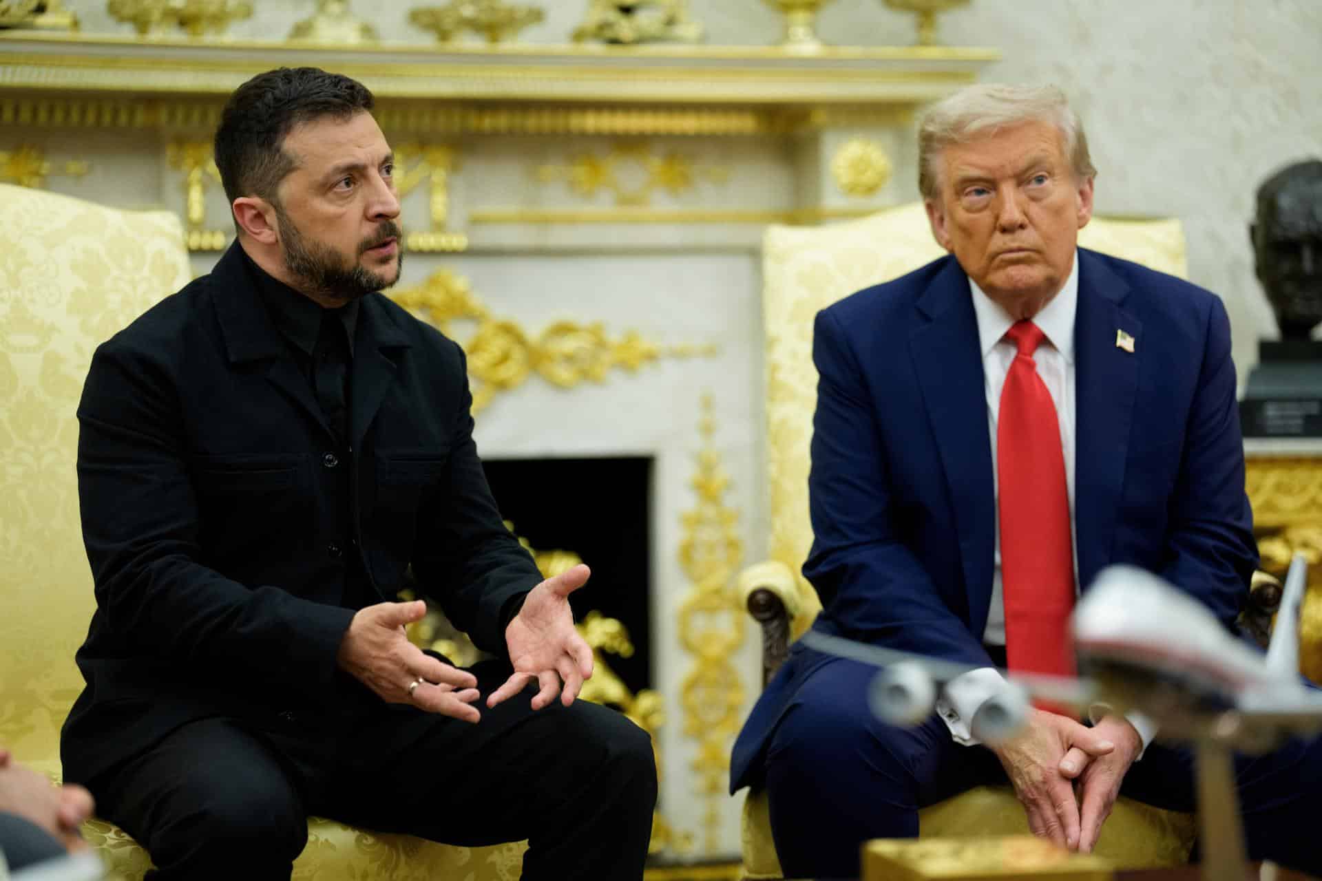 Foto de archivo del presidente de EE.UU., Donald Trump, junto a su homólogo ucraniano, Volodímir Zelenski. EFE/AARON SCHWARTZ