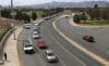 Personas hacen fila abordo de sus vehículos frente al puente Internacional Córdova de las Américas para cruzar a Estados Unidos este miércoles, en Ciudad Juárez Chihuahua (México). EFE/Luis Torres