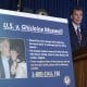 Fotografía de archivo en donde se ve un cartel en el que aparece Ghislaine Maxwell, expareja del abusador Jeffrey Epstein. EFE/JASON SZENES