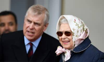 Imagen fechada en 2018 de la fallecida reina Isabel II de Inglaterra y su hijo, el príncipe Andrés. EFE/ Neil Hall
