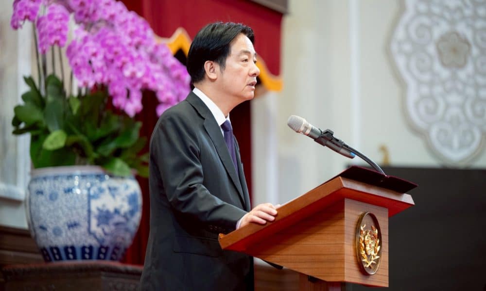 El presidente de Taiwán, William Lai, habla en una ceremonia de ascenso de generales de las fuerzas armadas este miércoles, en Taipéi (Taiwan). EFE/ Oficina Presidencial de Taiwán /SOLO USO EDITORIAL/ NO VENTAS/ SOLO DISPONIBLE PARA ILUSTRAR LA NOTICIA QUE ACOMPAÑA (CRÉDITO OBLIGATORIO)