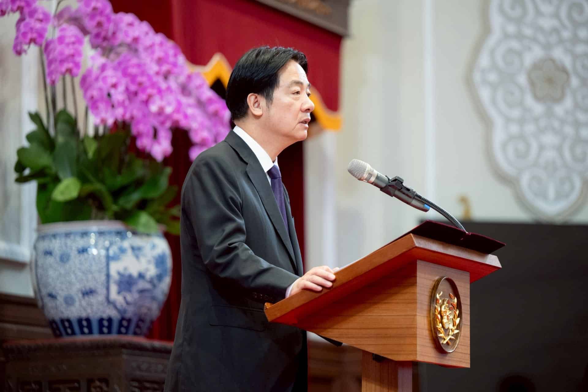 El presidente de Taiwán, William Lai, habla en una ceremonia de ascenso de generales de las fuerzas armadas este miércoles, en Taipéi (Taiwan). EFE/ Oficina Presidencial de Taiwán /SOLO USO EDITORIAL/ NO VENTAS/ SOLO DISPONIBLE PARA ILUSTRAR LA NOTICIA QUE ACOMPAÑA (CRÉDITO OBLIGATORIO)