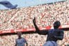 El delantero del Sevilla Akor Adams celebra su gol contra el Barcelona, durante el partido de la jornada 8 de Laliga EA Sports, este domingo en el estadio Sánchez-Pizjuán en Sevilla.-EFE/ Julio Muñoz
