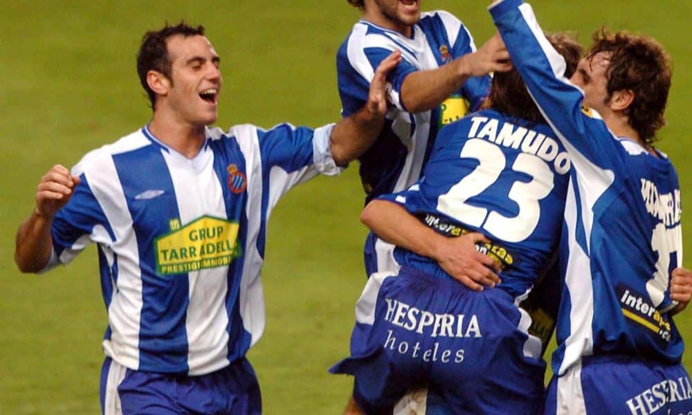 Los jugadores del R.C.D Español en el estadio Olimpico Lluis Companys de Montjuic en Barcelona. EFE/Archivo/Toni Garriga