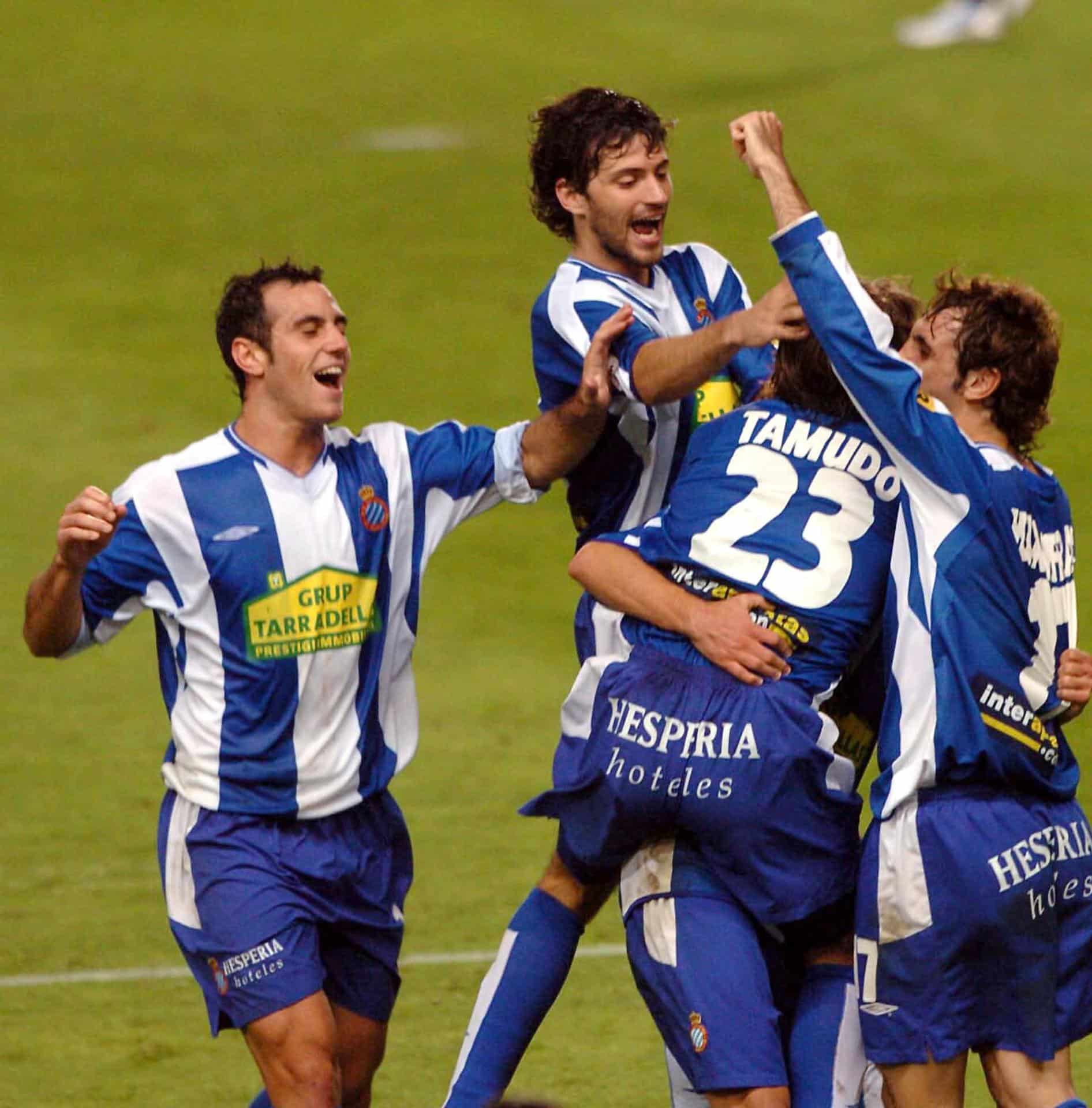 Los jugadores del R.C.D Español en el estadio Olimpico Lluis Companys de Montjuic en Barcelona. EFE/Archivo/Toni Garriga