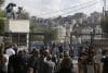 Familiares de los presos palestinos esperan su liberación tras el alto el fuego. EFE/Patricia Martínez
