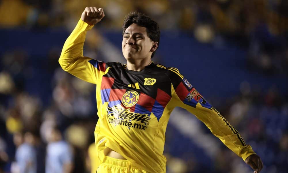 Ramón Juárez de América celebra un gol este martes, en un partido de la Liga MX entre América y Puebla en el estadio Ciudad de los Deportes, en Ciudad de México (México). EFE/ José Méndez