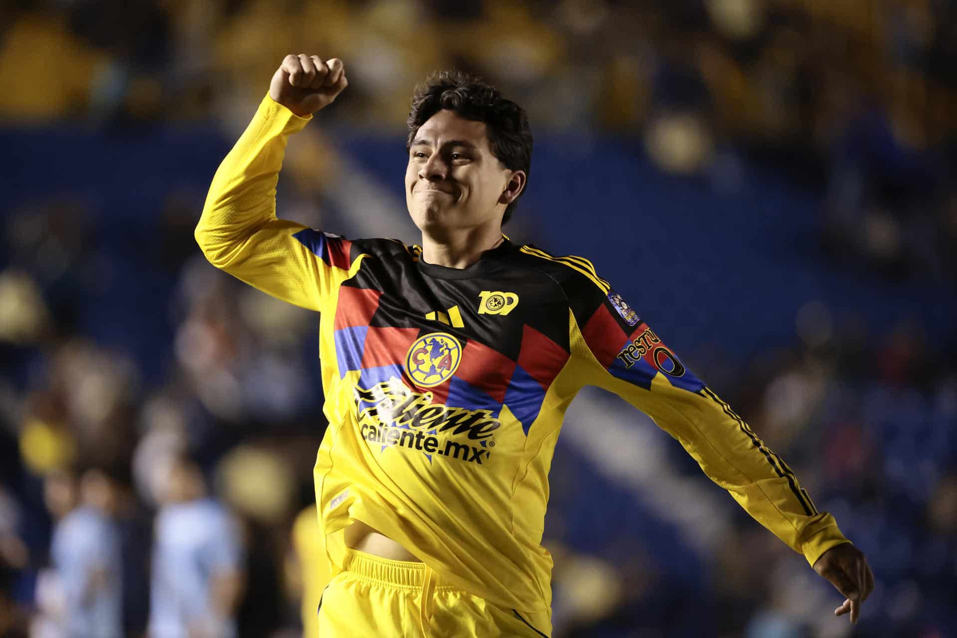 Ramón Juárez de América celebra un gol este martes, en un partido de la Liga MX entre América y Puebla en el estadio Ciudad de los Deportes, en Ciudad de México (México). EFE/ José Méndez