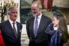 El rey Felipe VI (c) y la reina Letizia (d) junto al rey Felipe de Bélgica (i) en el Palacio Real de Bruselas, este martes, durante la visita oficial de los reyes de España a Bélgica. EFE/ Pablo Garrigós

