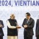 Fotografía de archivo, tomada el 10/10/2024, que muestra al presidente de India, Narendra Modi, saludando al primer ministro de Laos, Sonexay Siphandone, durante su participación en la cumbre de la ASEAN en Vientián. EFE/EPA/RUNGROJ YONGRIT