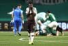 Leonel Quiñónez, de Liga de Quito, se lamenta por la derrota 4-0 en el partido de vuelta en la semifinal de la Copa Libertadores ante Palmeiras, en Sao Paulo. EFE/Isaac Fontana