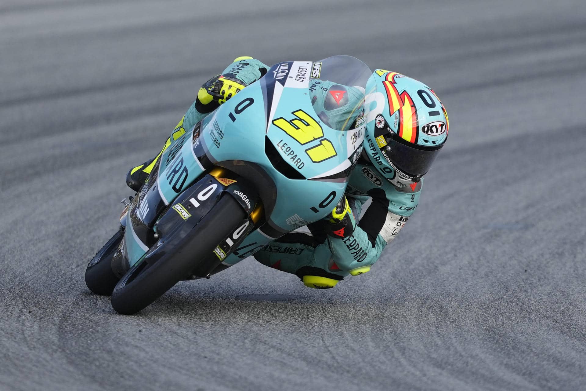 Foto de archivo del piloto español de Moto3 Adrián Fernández. EFE/Alejandro García