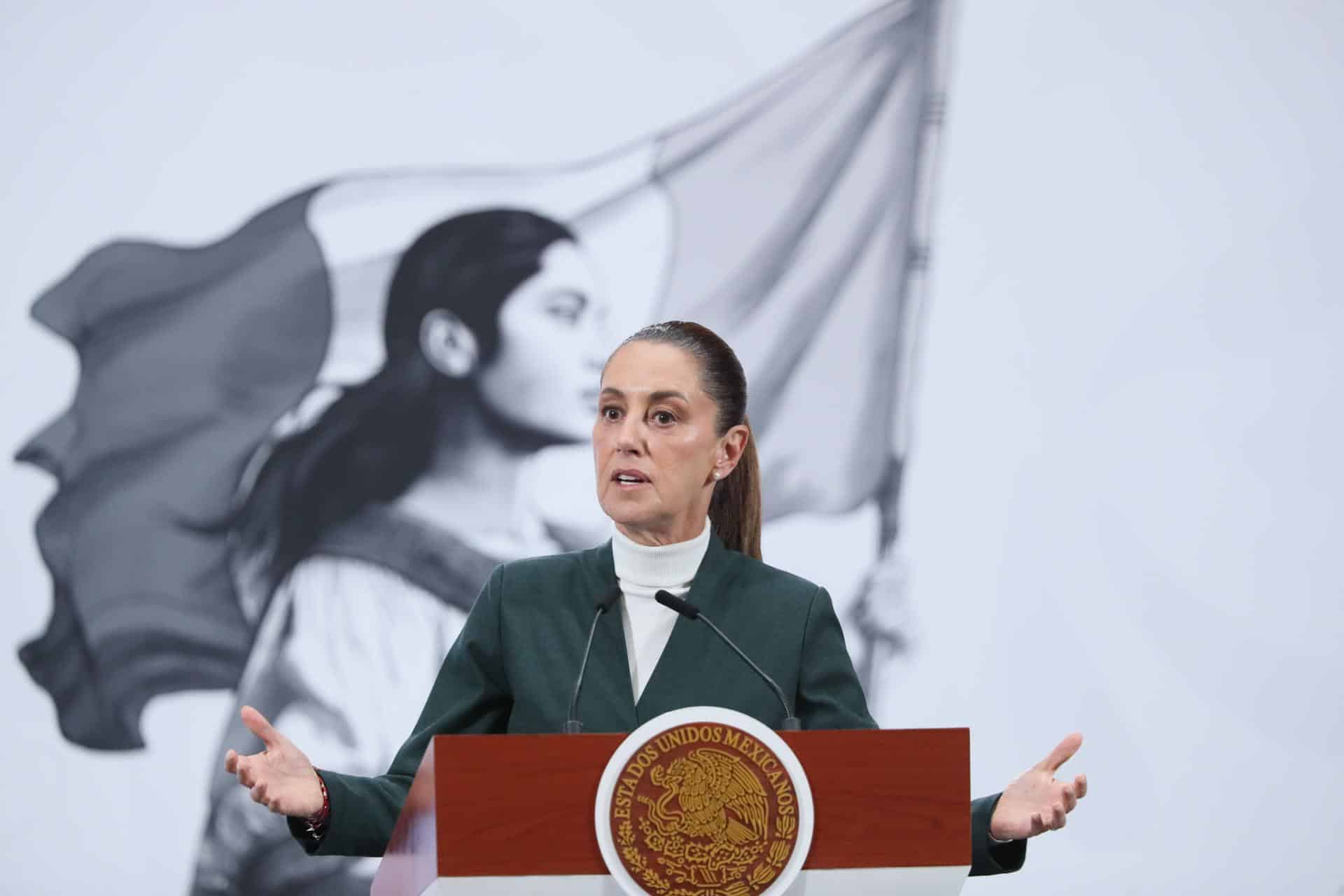 La presidenta de México, Claudia Sheinbaum, habla este durante una rueda de prensa matutina en Palacio Nacional de la Ciudad de México (México). Imagen de archivo. EFE/Mario Guzmán