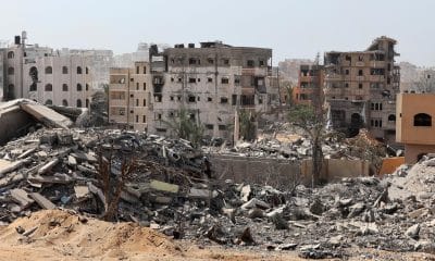 Jerusalén/Gaza, 4 oct (EFE).- Los hospitales de la Franja de Gaza registraron al menos 29 muertos este sábado hasta las 14.00 hora local (11.00 GMT) por fuego israelí, tras la aceptación de Hamás de abrir una negociación para implementar el plan de Donald Trump para el territorio. EFE/EPA/JACK GUEZ / POOL --PHOTO TAKEN DURING A CONTROLLED TOUR AND SUBSEQUENTLY EDITED UNDER THE SUPERVISION OF THE ISRAELI MILITARY--